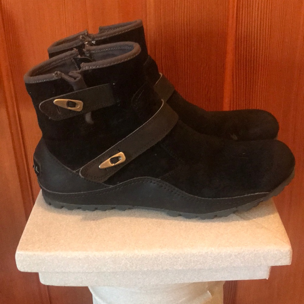 Women’s suede Merrill ankle boots